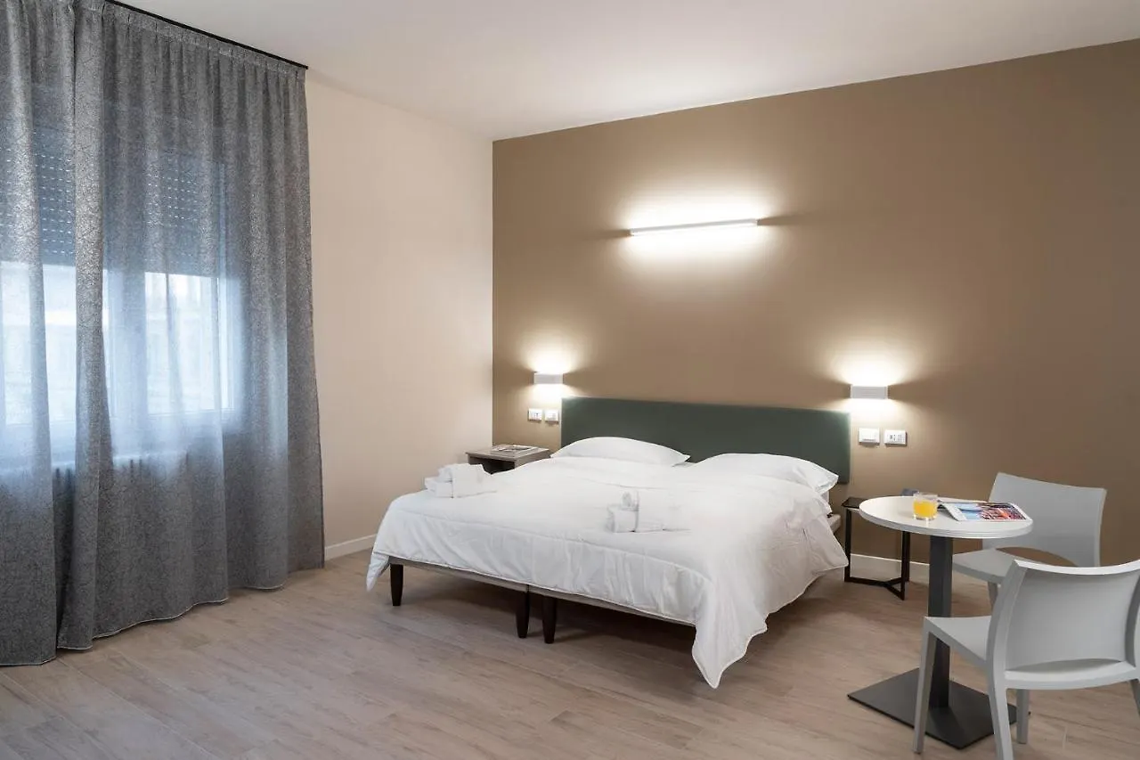 Astoria Comfort Rooms Bolonia Italia
