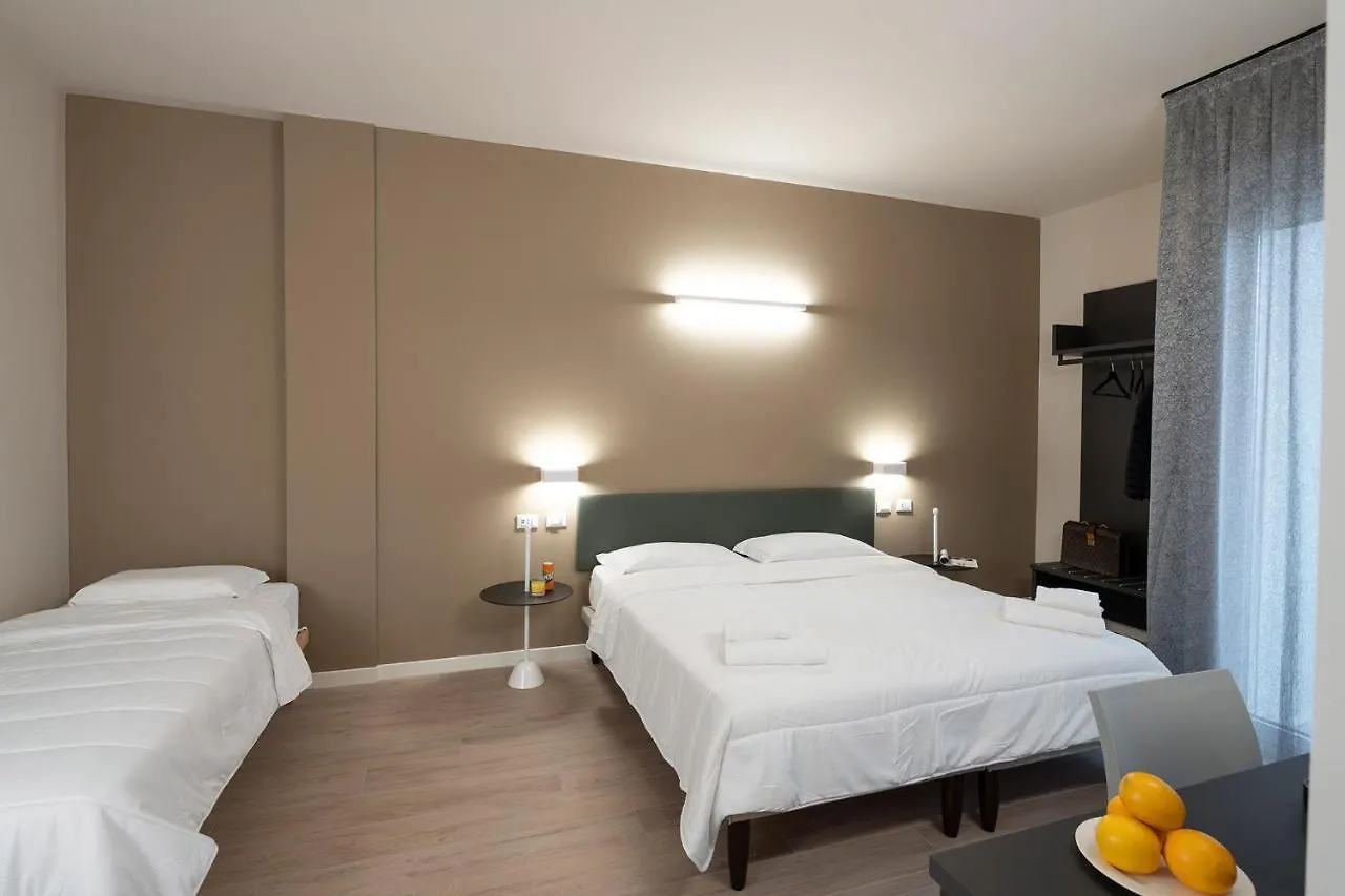 Astoria Comfort Rooms Bolonia 0*,  Italia