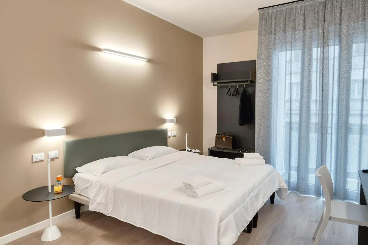 Astoria Comfort Rooms Bolonia Pensión